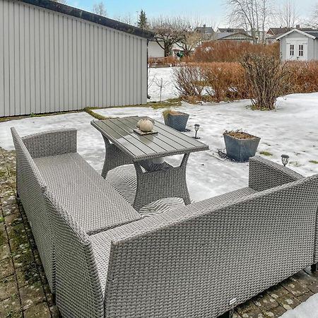 Beautiful Home In Oerebro With Kitchen Eksteriør billede