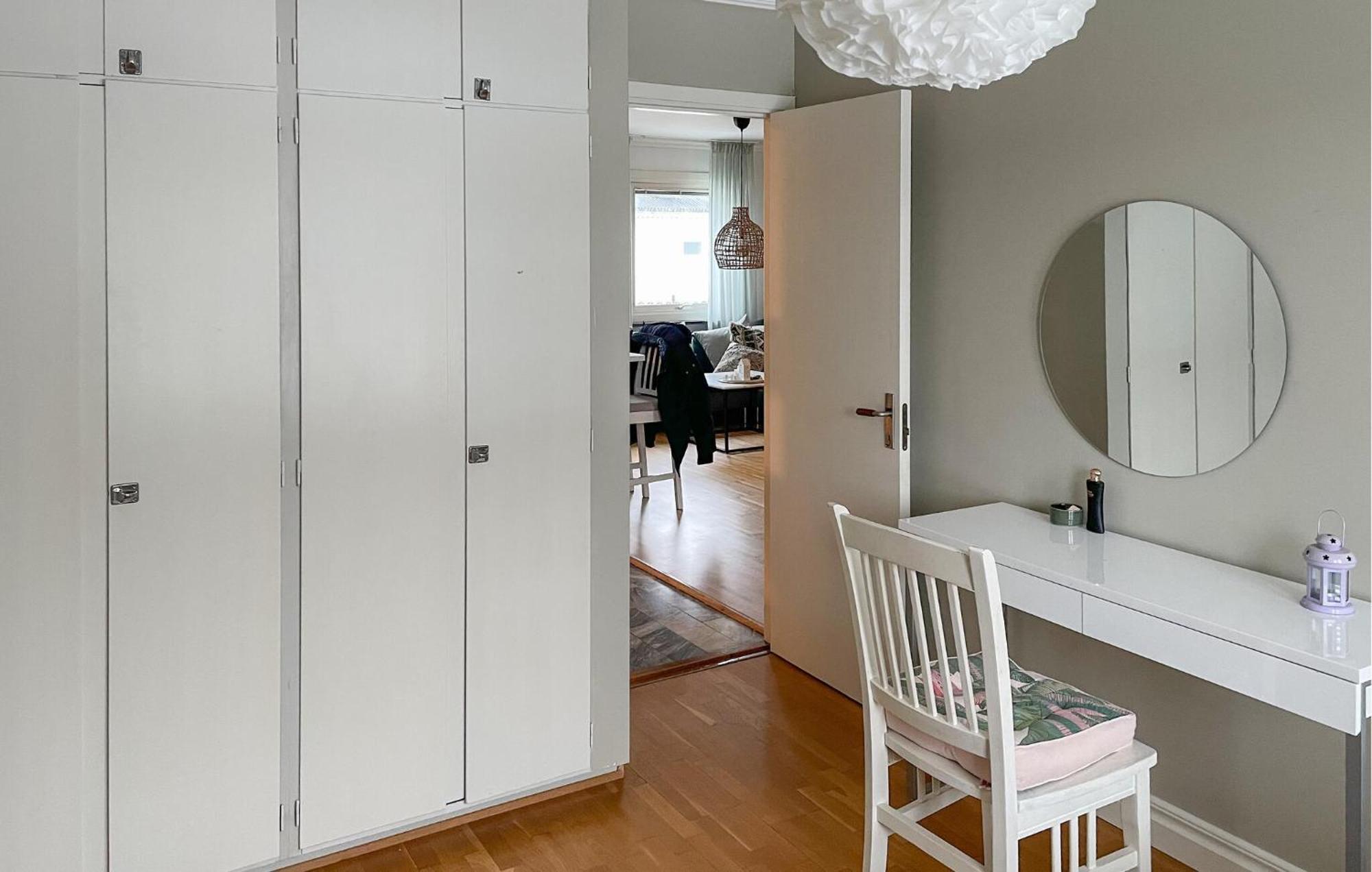 Beautiful Home In Oerebro With Kitchen Eksteriør billede