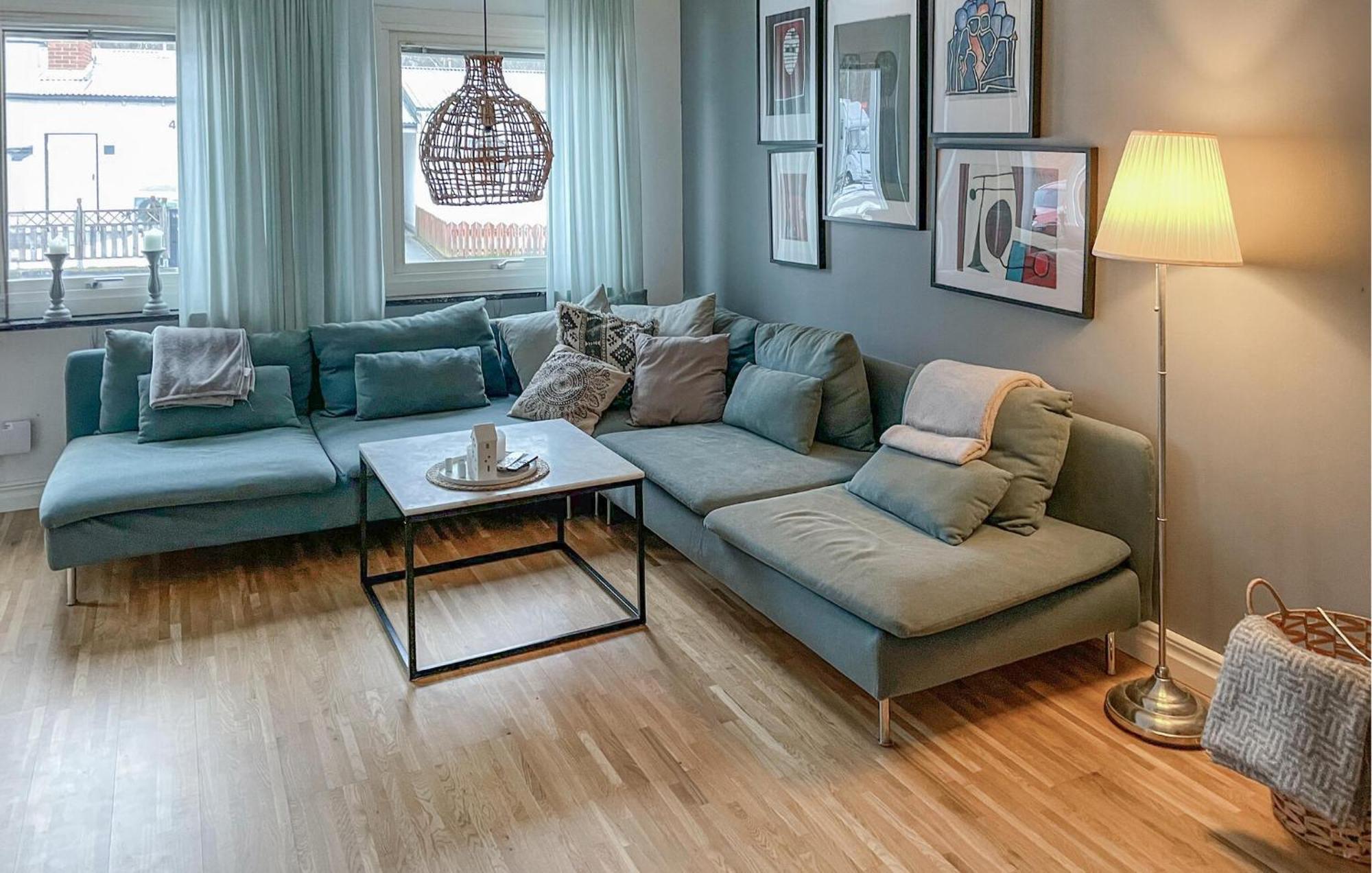 Beautiful Home In Oerebro With Kitchen Eksteriør billede