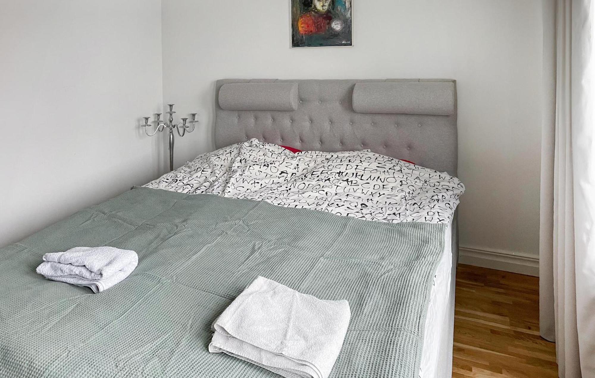 Beautiful Home In Oerebro With Kitchen Eksteriør billede