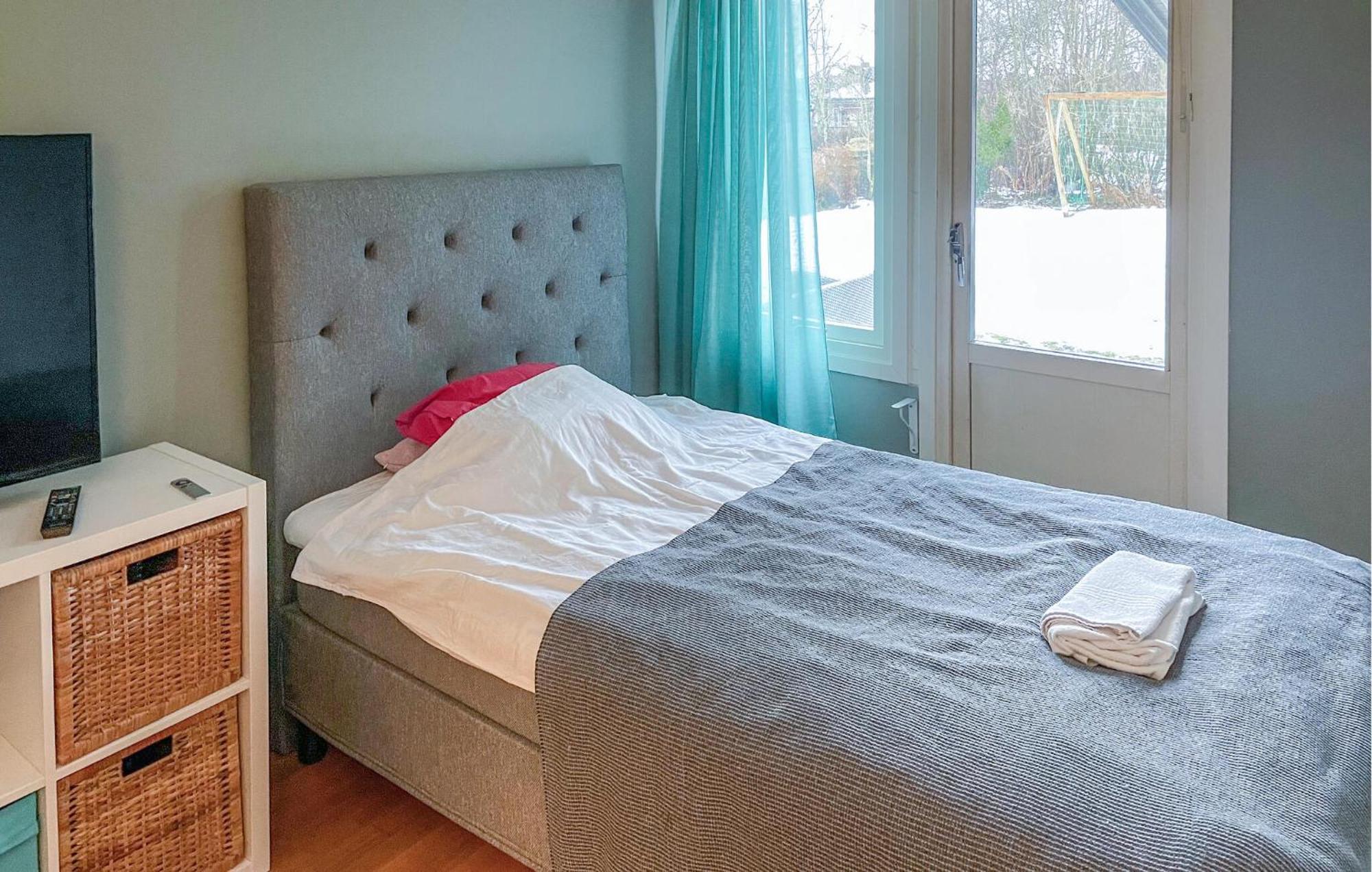 Beautiful Home In Oerebro With Kitchen Eksteriør billede